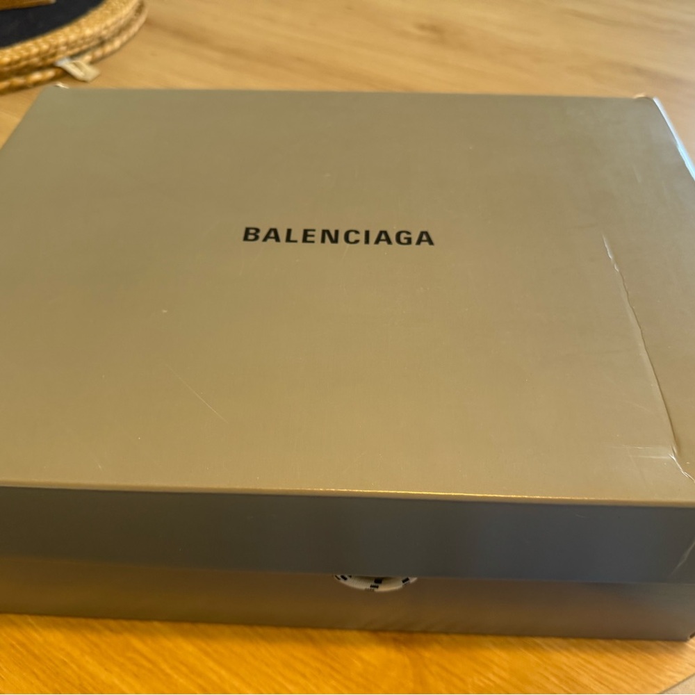 Balenciaga Cream and Tan Sneakers - Picture 5 of 14